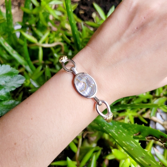 Vintage Avon Abalone Shell Mother of Pearl Bangle Bracelet - Picture 2 of 14